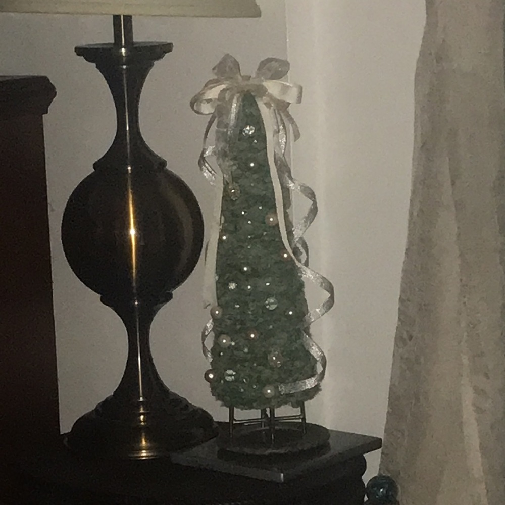 CHRISTMAS TREE - Picture 4 of 4
